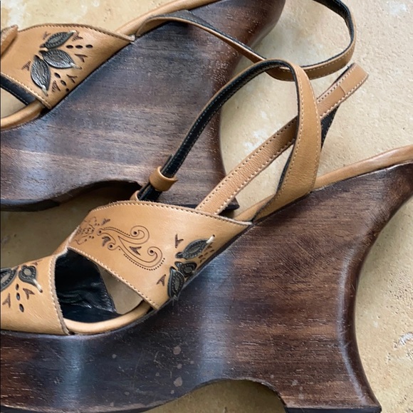 Isabella Fiore Vintage Wood Wedge Heel - Picture 8 of 16